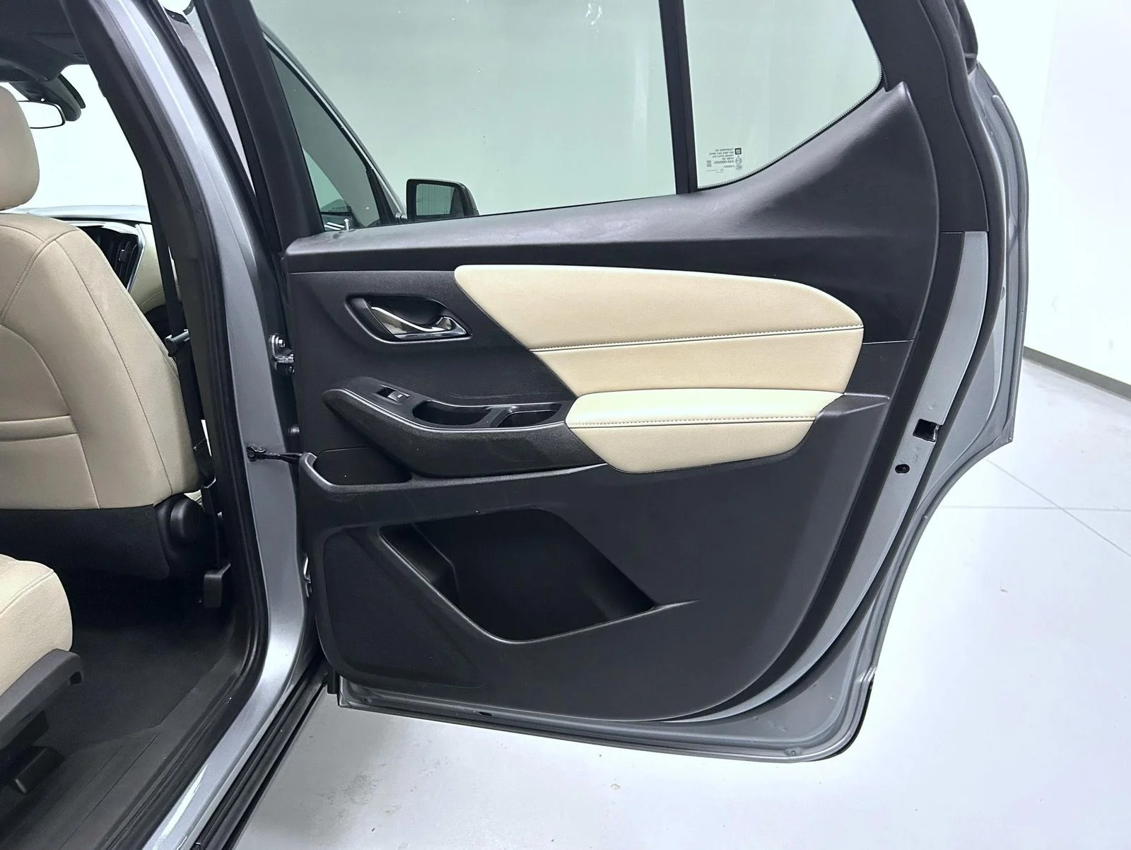 Used 2023 Gray Chevrolet LS image 17