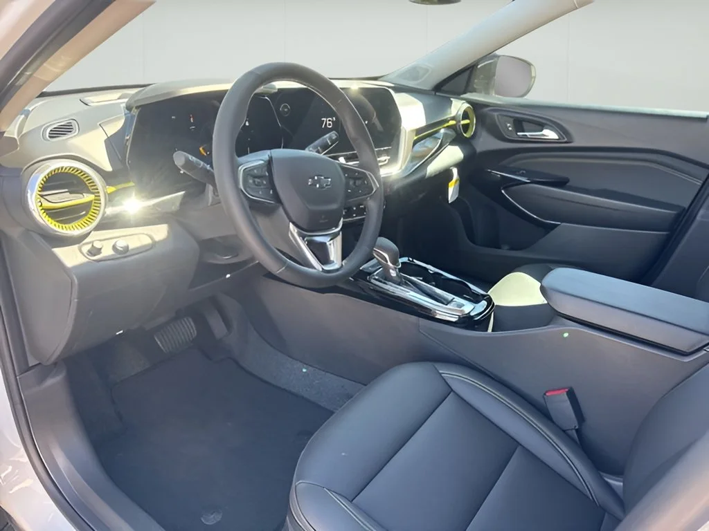 New 2026 Summit White Chevrolet ACTIV image 8