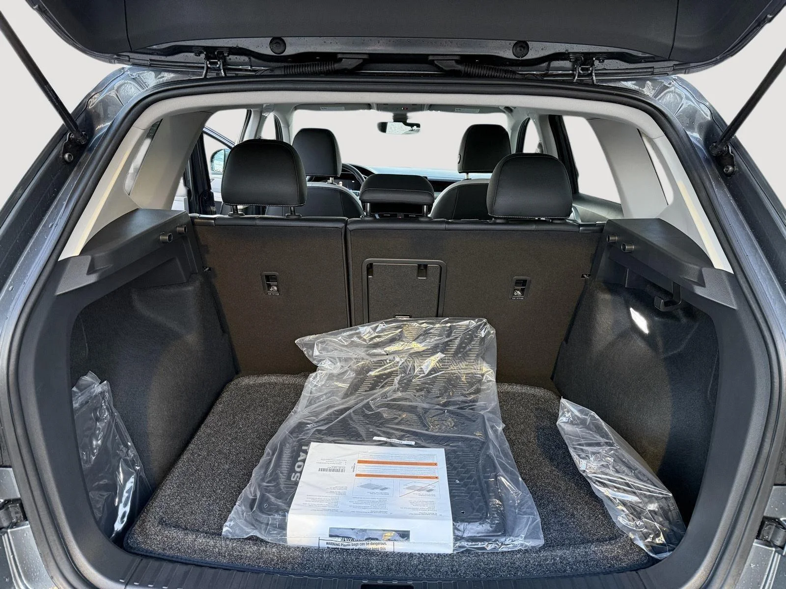 New 2026 PLATINUM GRAY Volkswagen SE image 11