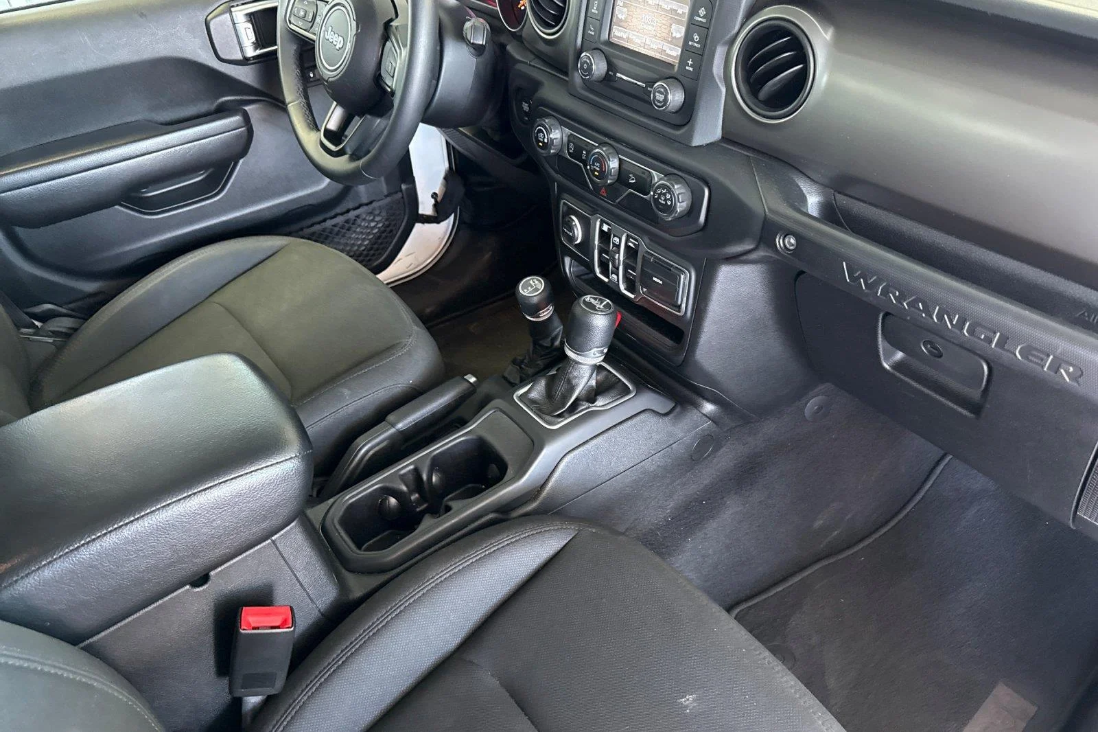 Used 2018 Bright White Clearcoat Jeep Sport S image 15