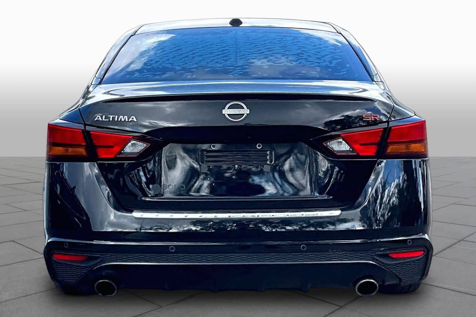 Used 2023 Super Black Nissan 2.5 SR image 5
