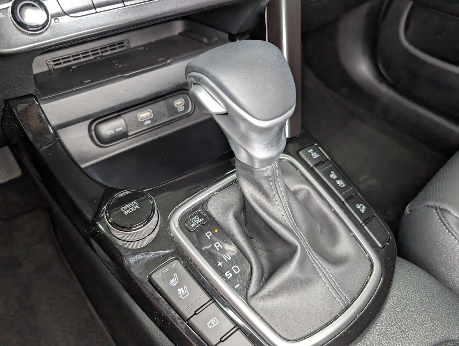Used 2024 Snow White Pearl Kia SX image 32