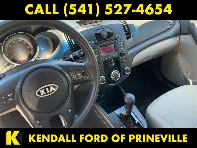 Used 2010 White Kia EX image 23