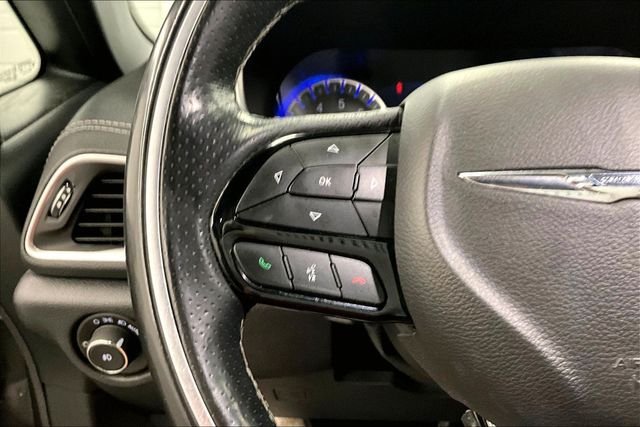 Used 2018 Granite Crystal Metallic Clearcoat Chrysler Limited image 27