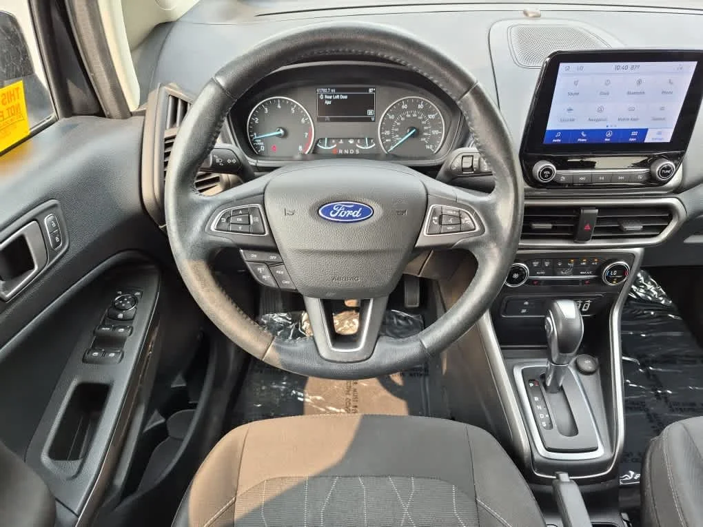Used 2020 Shadow Black Ford SE image 8