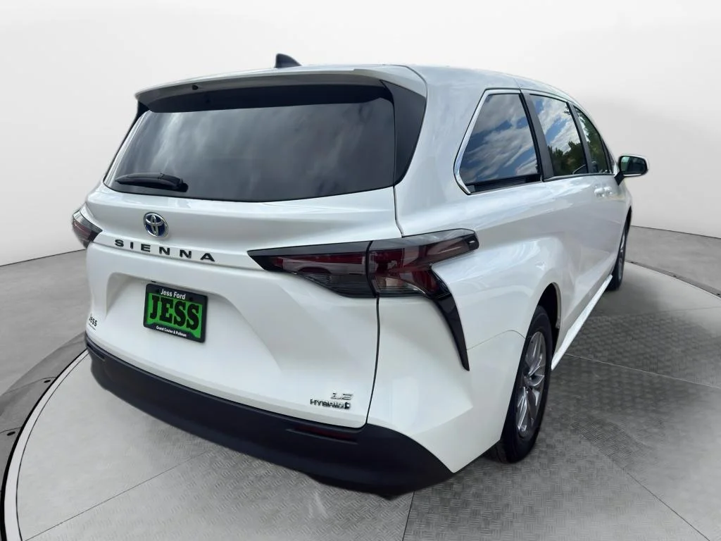 Used 2024 Ice Toyota LE image 8