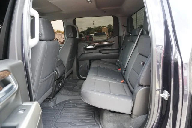 Used 2024  GMC Elevation image 19