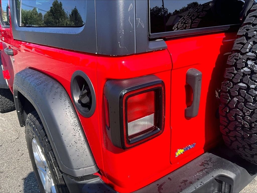 Used 2021 Red Jeep Sport S image 33