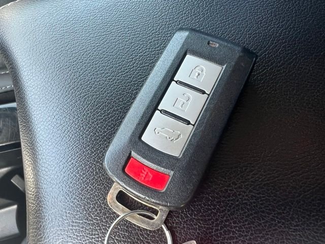 Used 2024 Blue Mitsubishi SE image 26