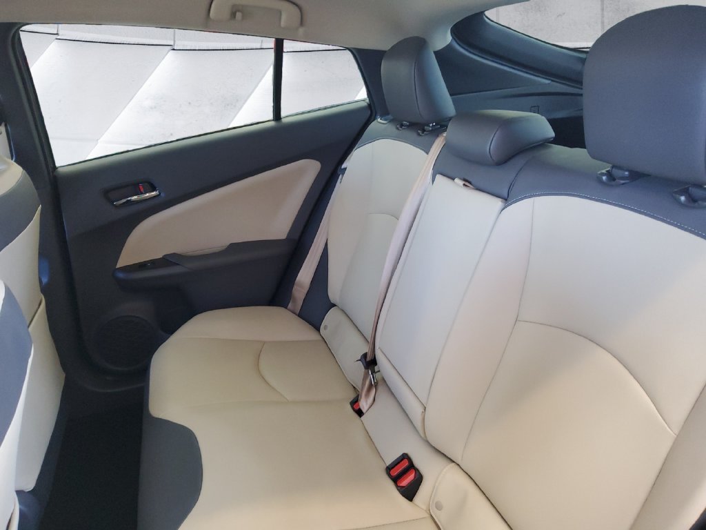 Used 2016 White Toyota Four image 18