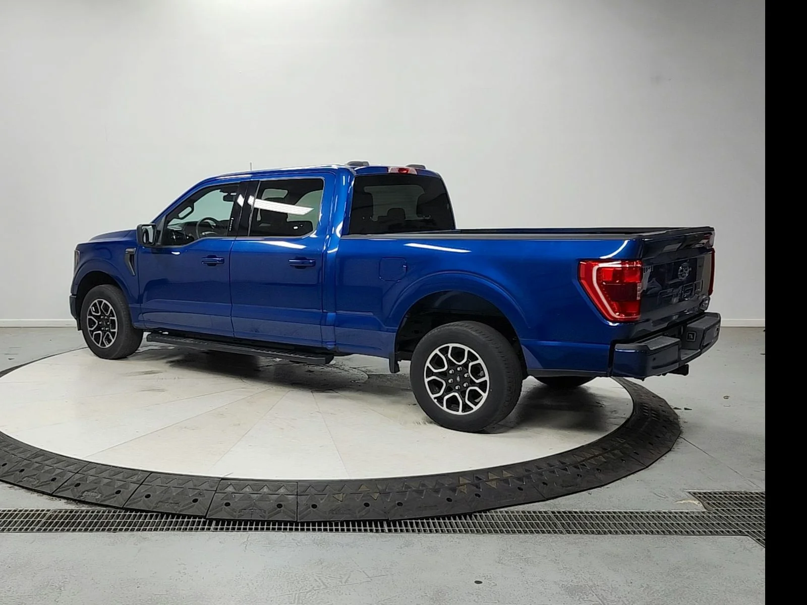 Used 2023  Ford XLT image 6