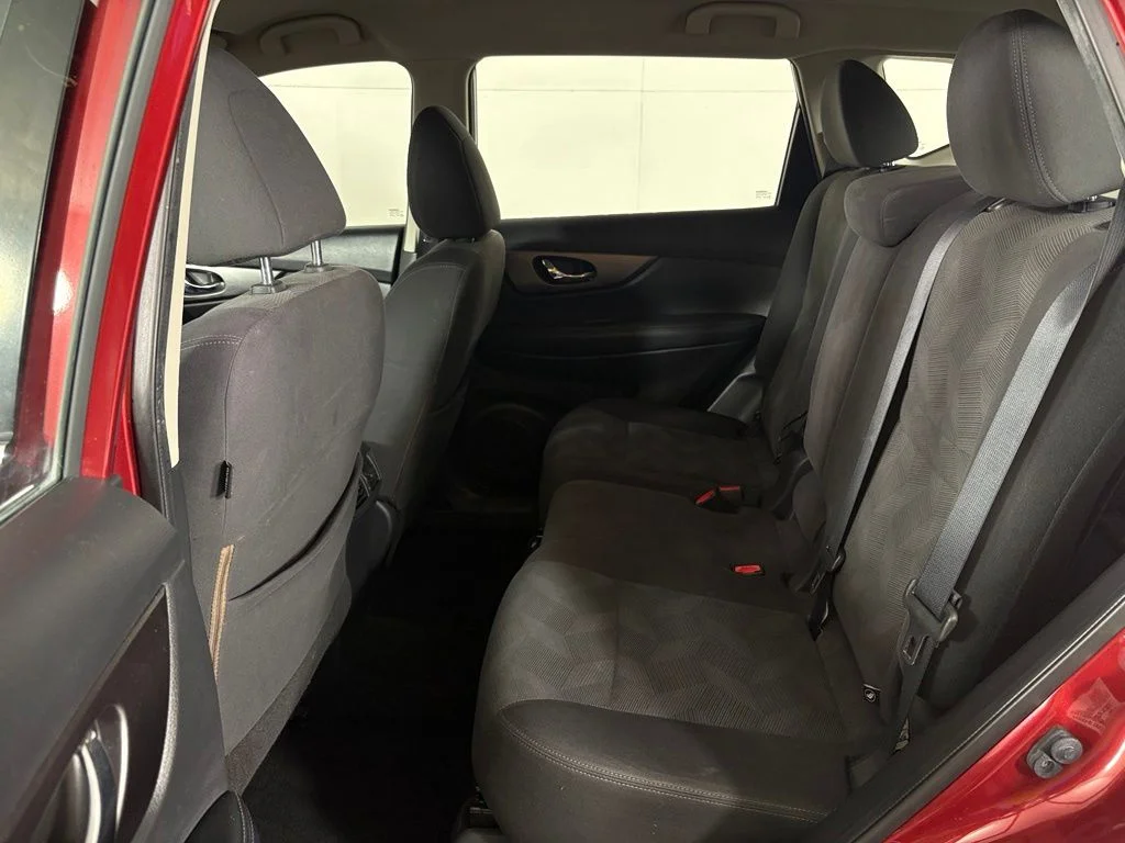 Used 2016 Red Nissan S image 33
