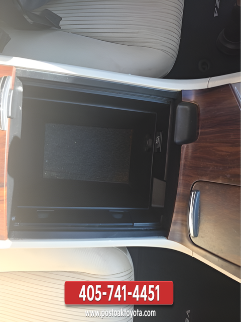 Used 2013 Gold Toyota LE image 17