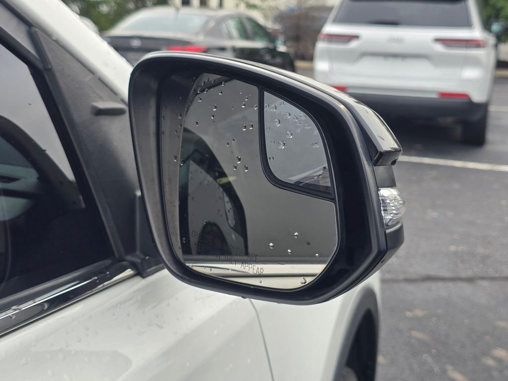 Used 2018 White Toyota SE image 14