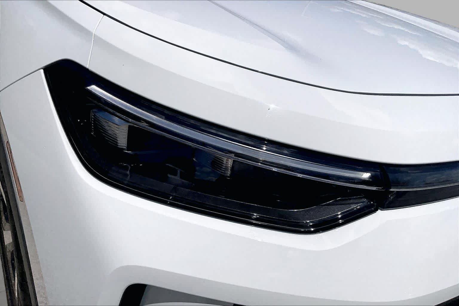 Used 2026 Pure White Volkswagen SE image 27