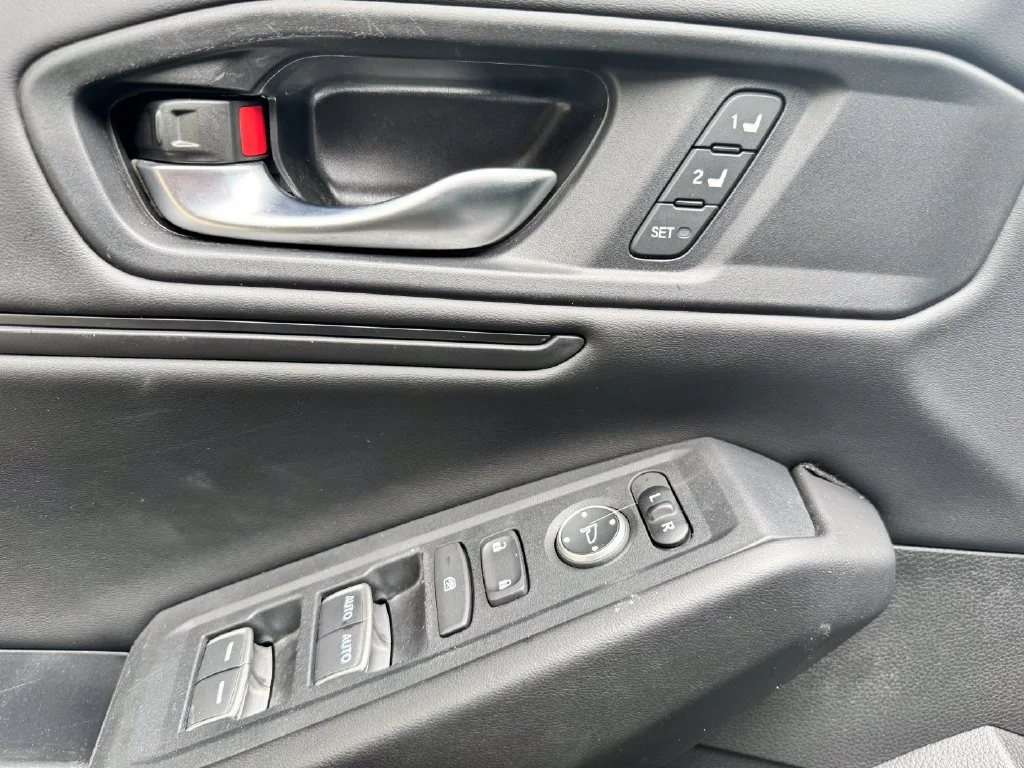 Used 2023  Honda EX-L image 19