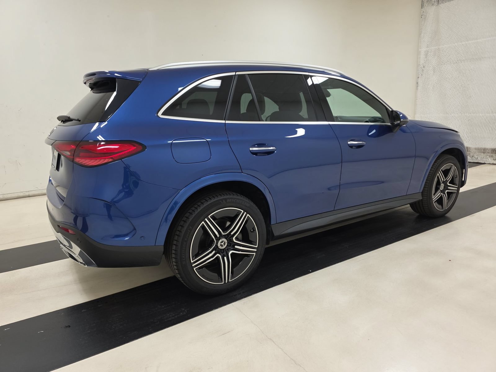 Used 2023 Blue Mercedes-Benz GLC 300 image 7
