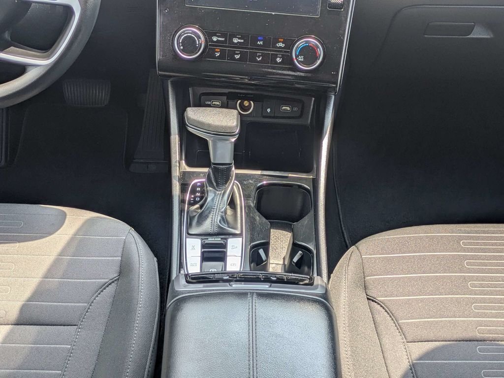 Used 2023 Beige Hyundai SEL image 18