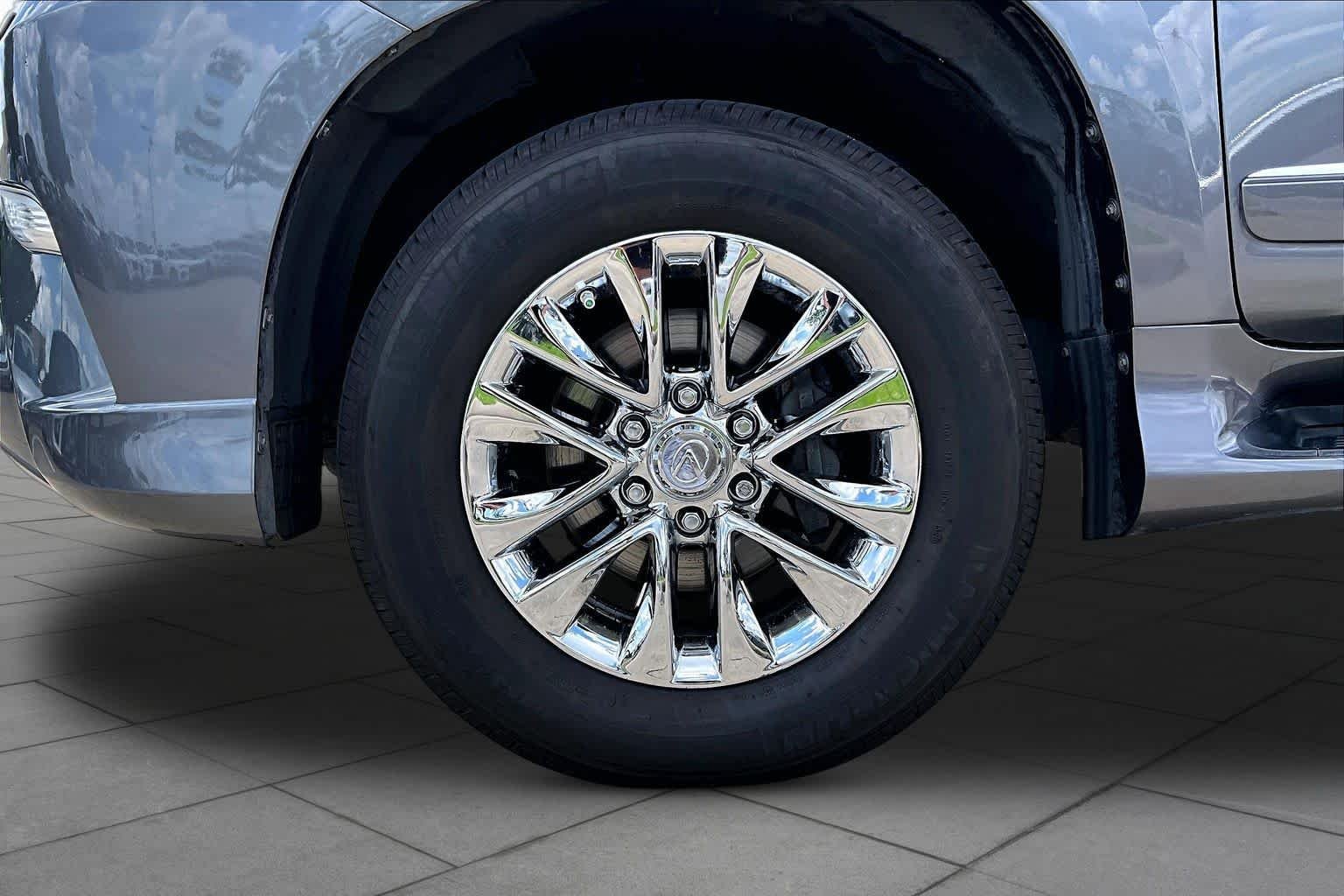 Used 2015 Nebula Gray Pearl Lexus  image 9