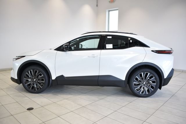 New 2026 Wind Chill Pearl <sup>1</sup> Toyota  XSE image 3