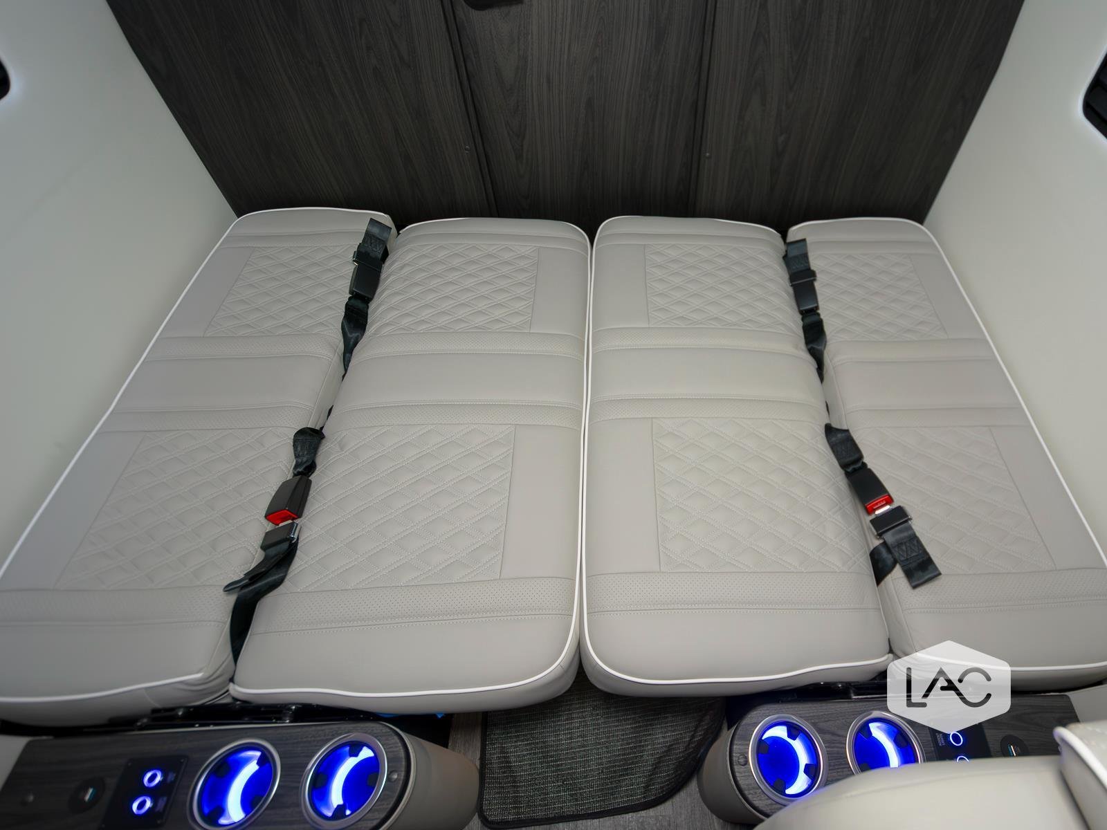 New 2026 Arctic White OGV Luxury Coach AWD (10OBA)10-Pass*ADV Wheel Pkg*PetSafe image 31