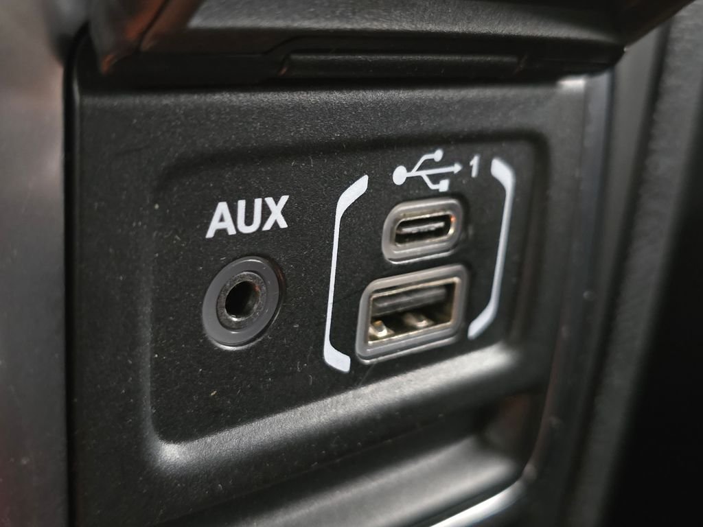 2023 Jeep Wrangler 4-Door Sahara - Photo 35