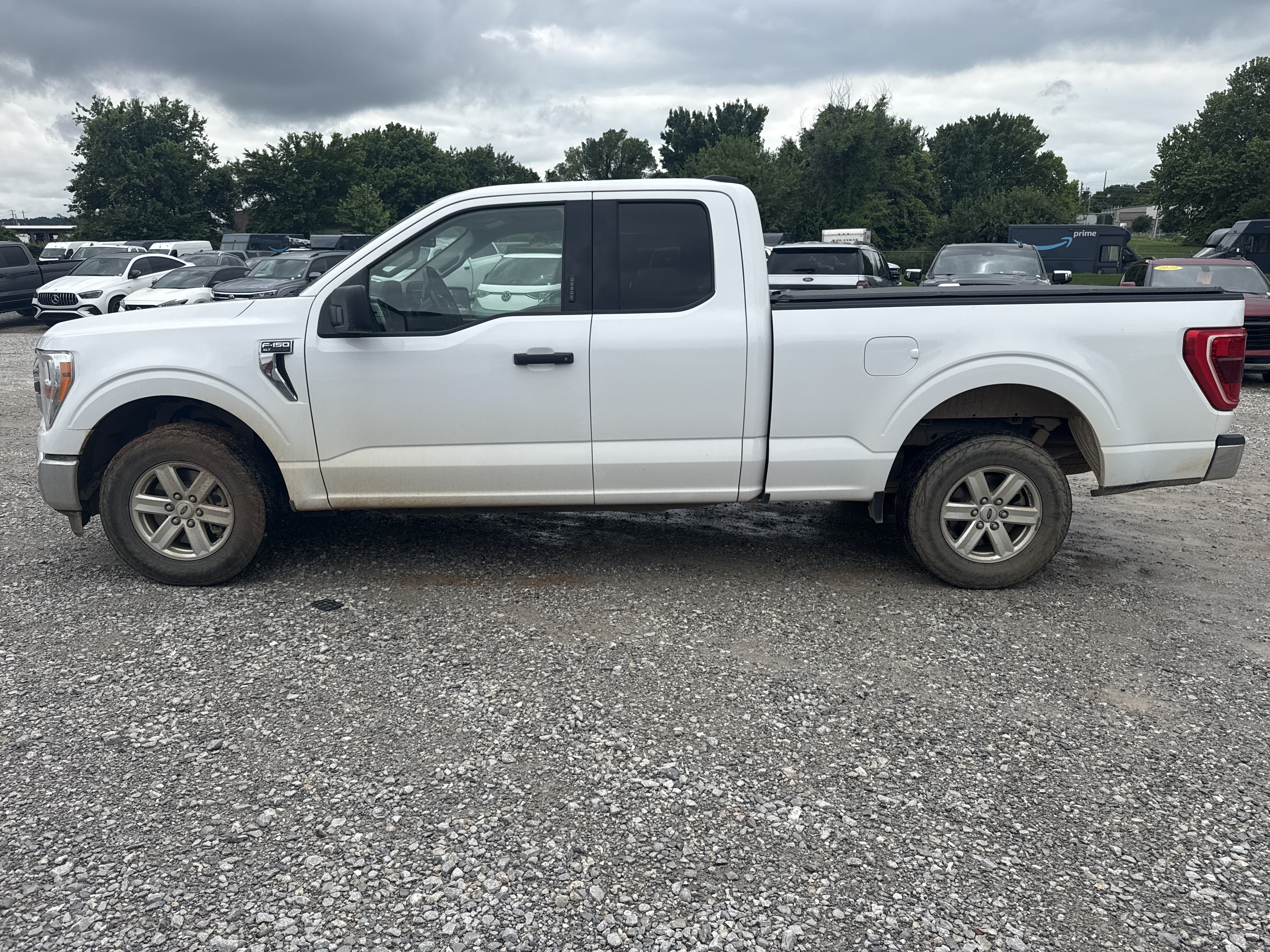 Used 2022 Oxford White Clearcoat Ford XLT image 3