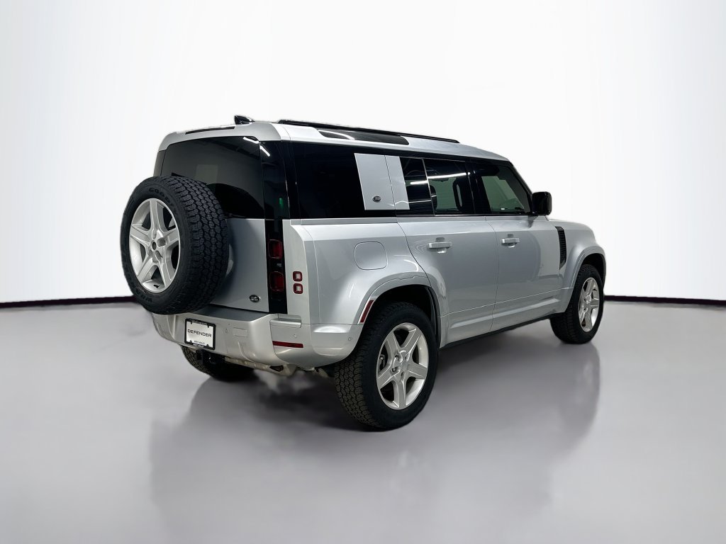 Used 2022 Silver Land Rover XS Edition image 9