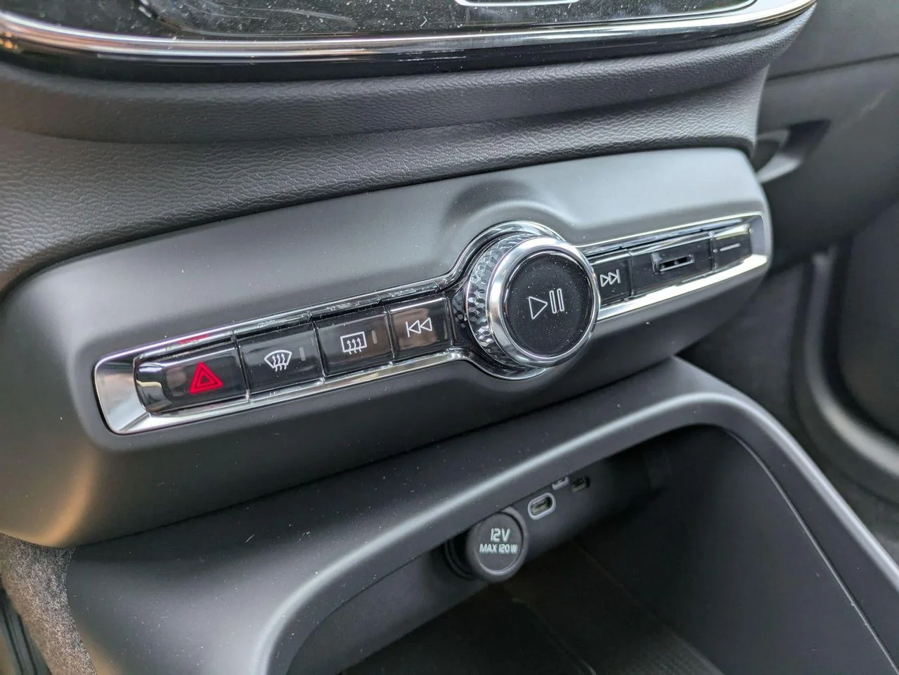 2026 Volvo XC40 Ultra Black Edition - Photo 10