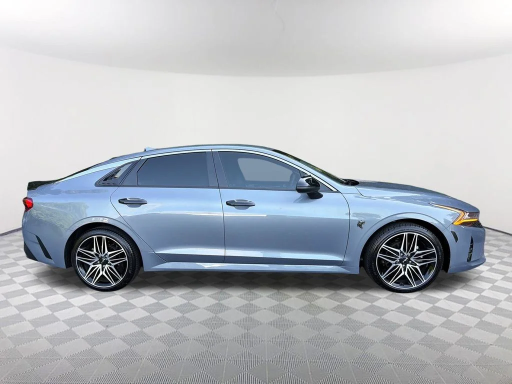 Used 2023 Silver Kia LXS image 4
