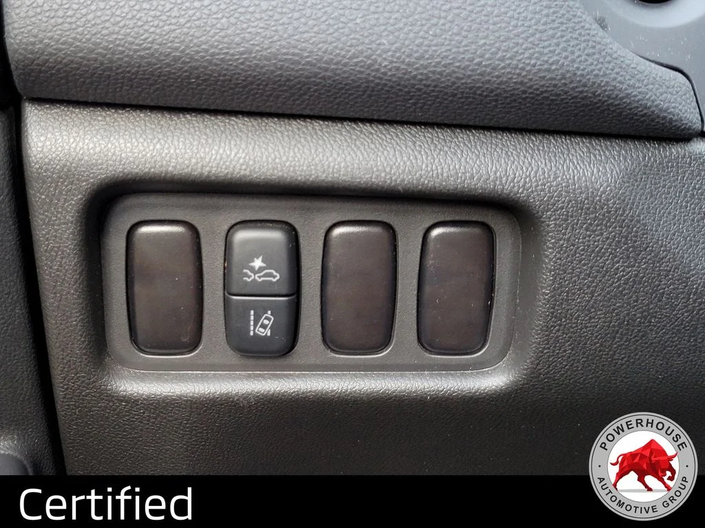 Used 2025 Silver Mitsubishi  image 26