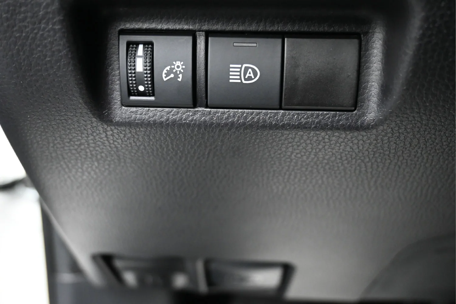 Used 2025 White Toyota XLE image 21