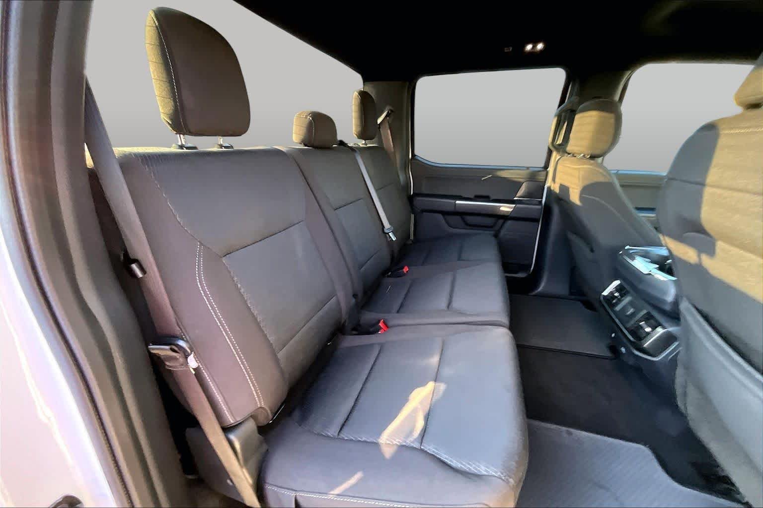 Used 2023 Oxford White Ford XLT image 20