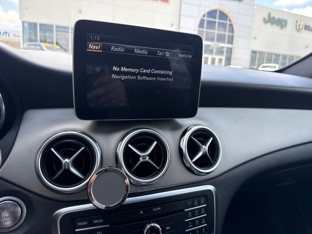Used 2018 Black Mercedes-Benz GLA 250 image 18