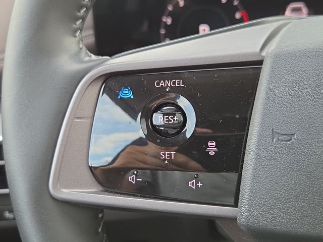 Used 2025 White Pearl Nissan Platinum image 22