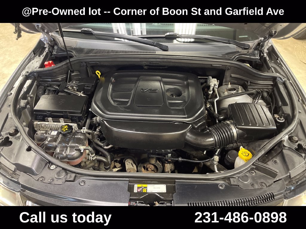 Used 2019 Silver Jeep Limited image 3
