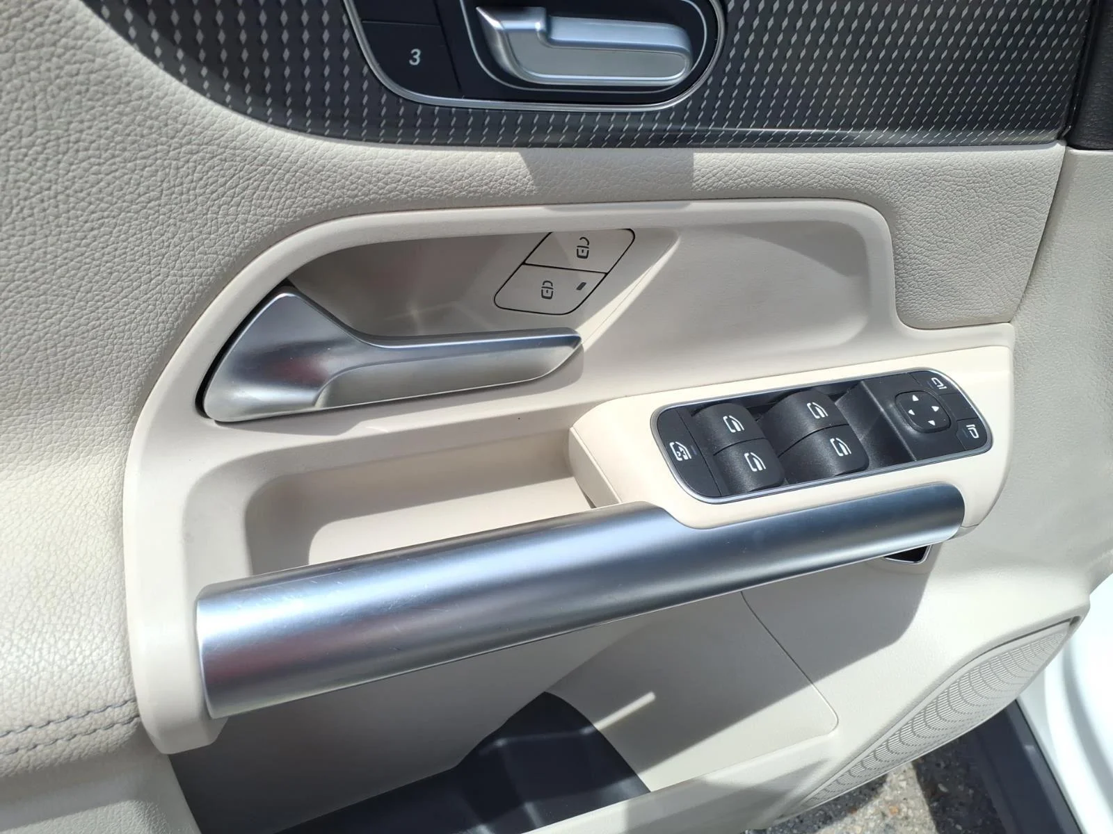 Used 2023 Polar White Mercedes-Benz GLA 250 image 23