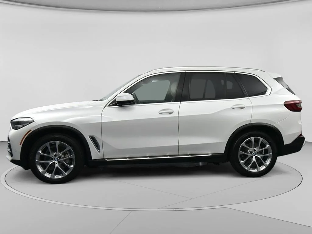Used 2022 White BMW sDrive40i image 7