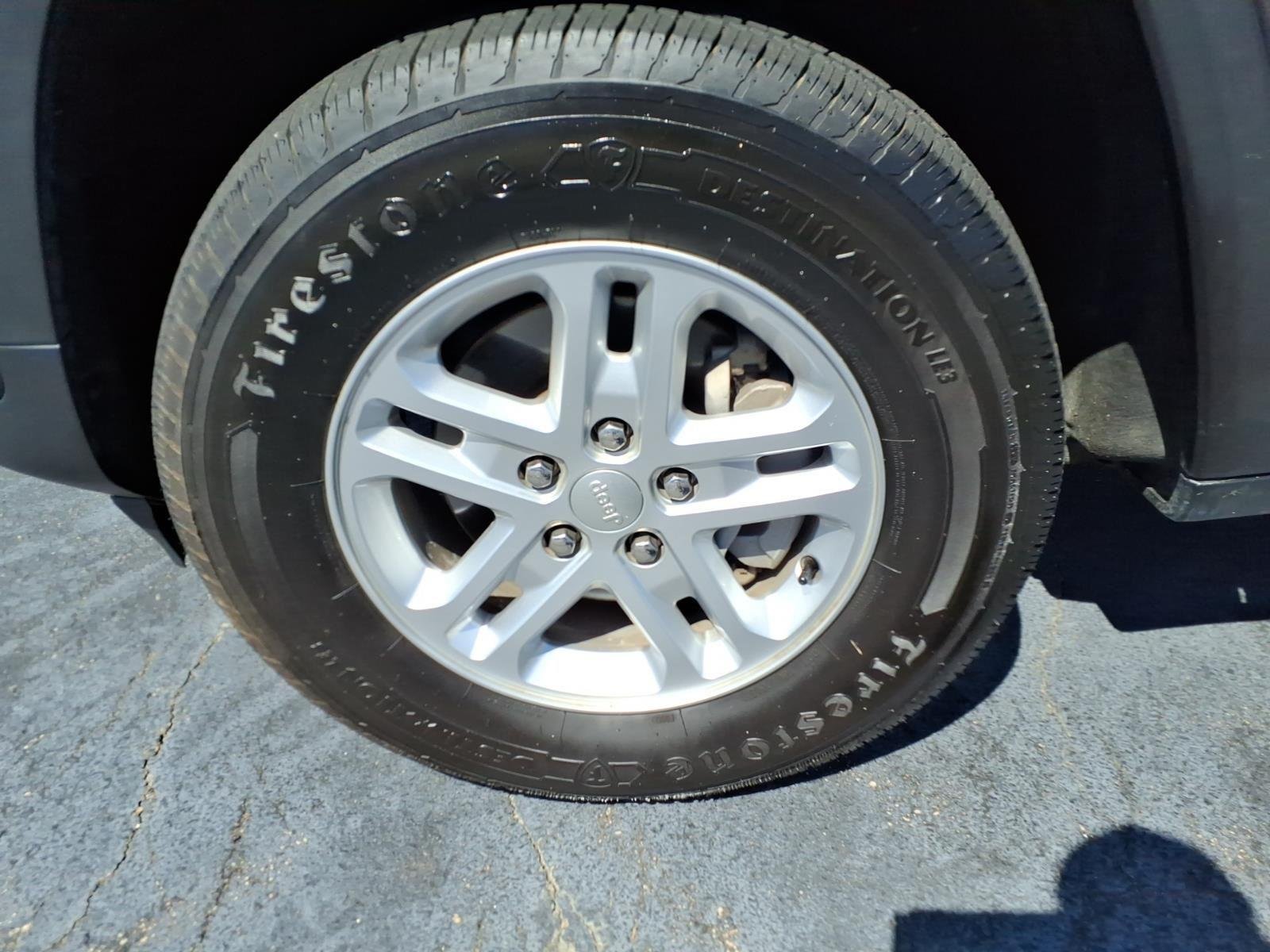 Used 2024 Baltic Gray Metallic Clearcoat Jeep Laredo image 12
