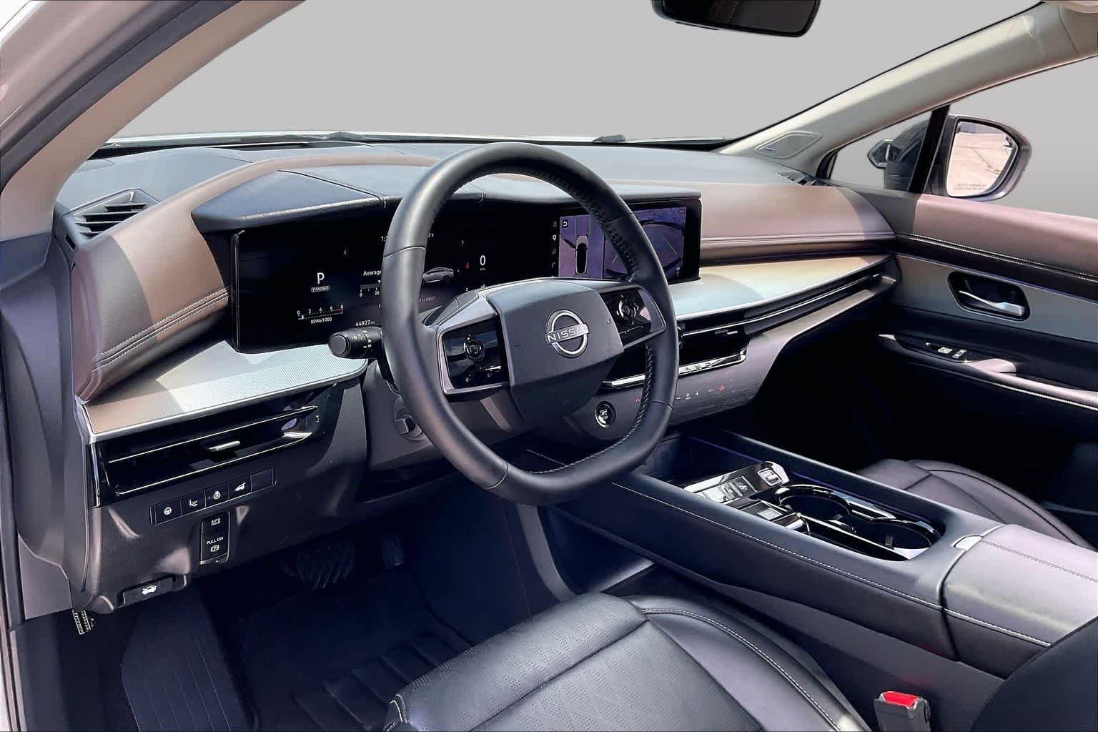 Used 2025 Silver Nissan Platinum image 18
