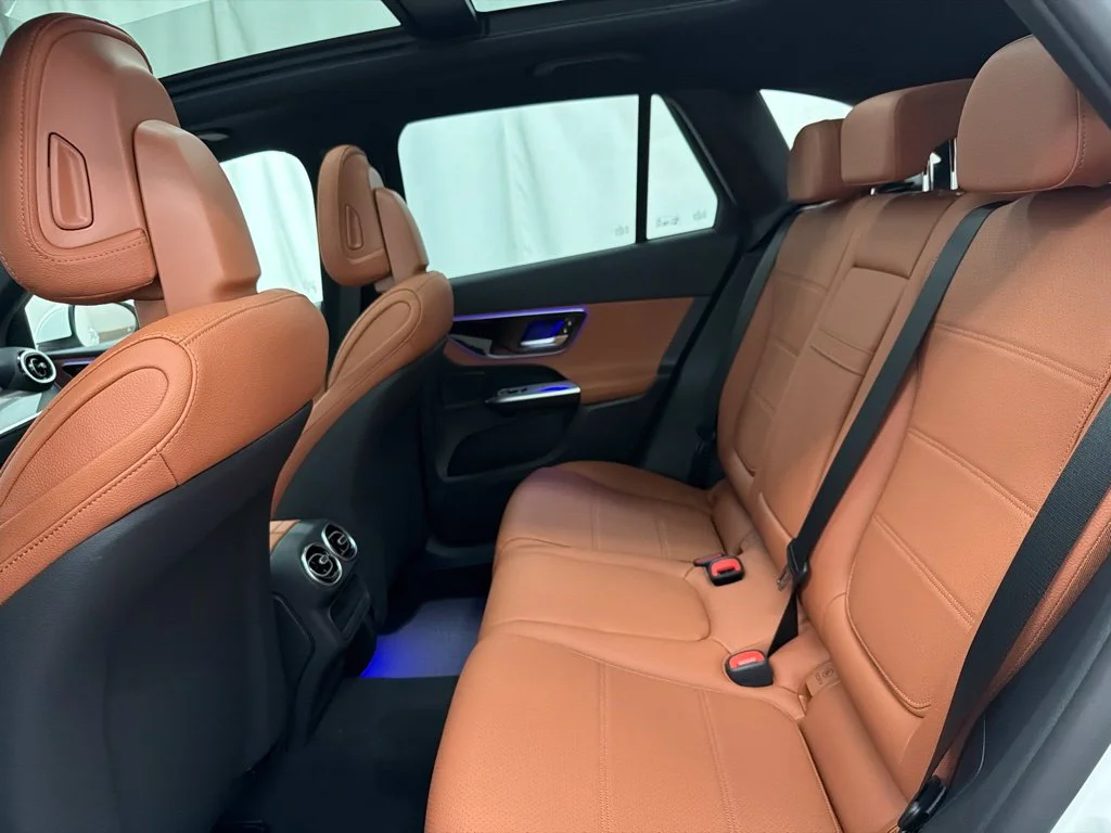 New 2027 White Mercedes-Benz GLC 300 image 19