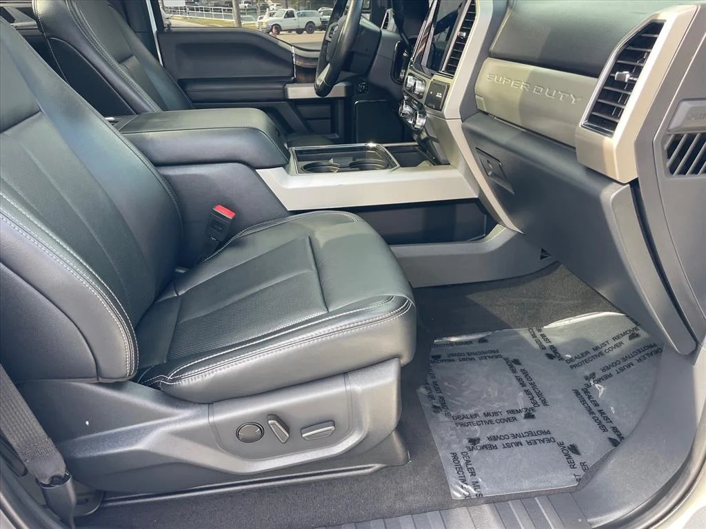 Used 2022 Star White Metallic Tri-Coat Ford LARIAT image 30