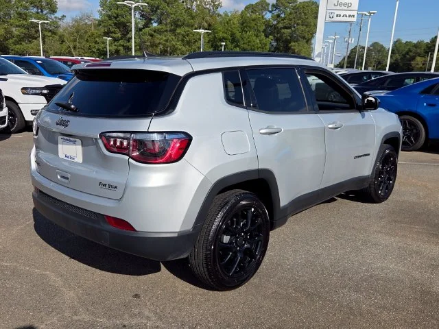 Used 2026 Silver Jeep Latitude image 14