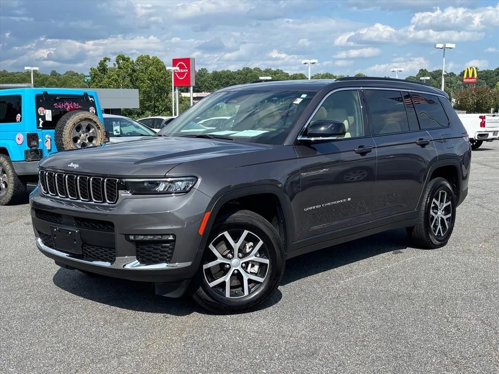 Used 2025 Gray Jeep Limited image 2