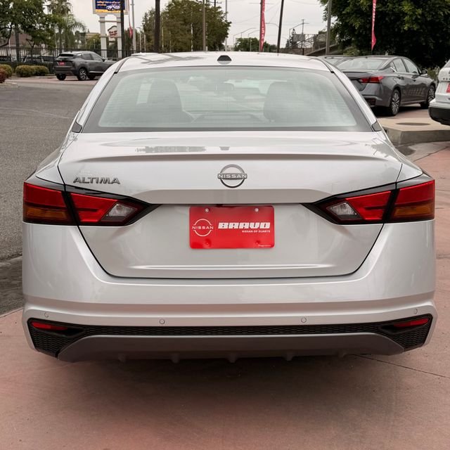 New 2026 Brilliant Silver Metallic Nissan SV image 5