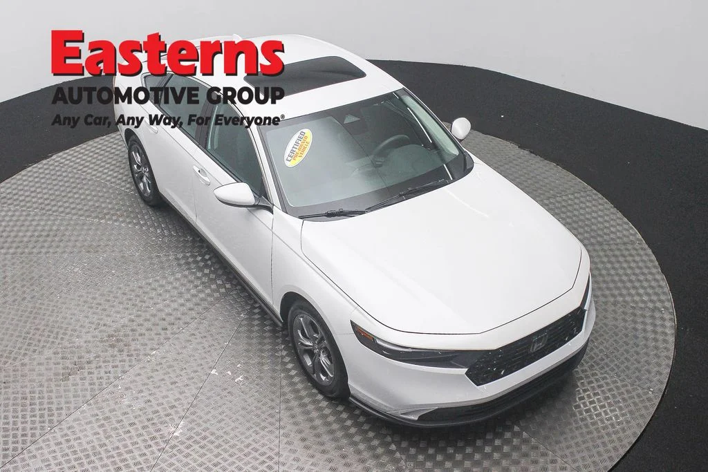 Used 2023 White Honda EX image 3