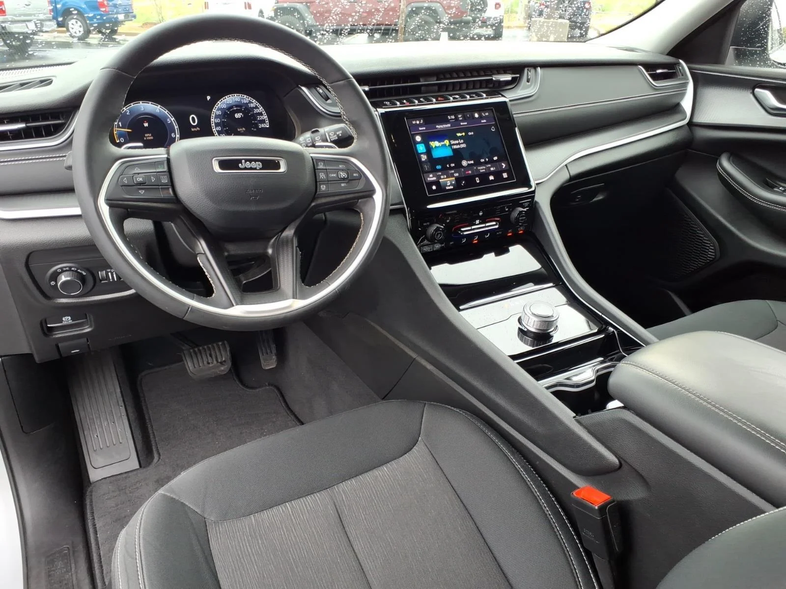 Used 2023 Silver Zynith Jeep Laredo image 19