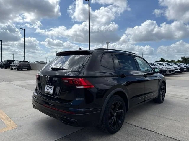 Used 2023 Deep Black Volkswagen SE R-Line Black image 3