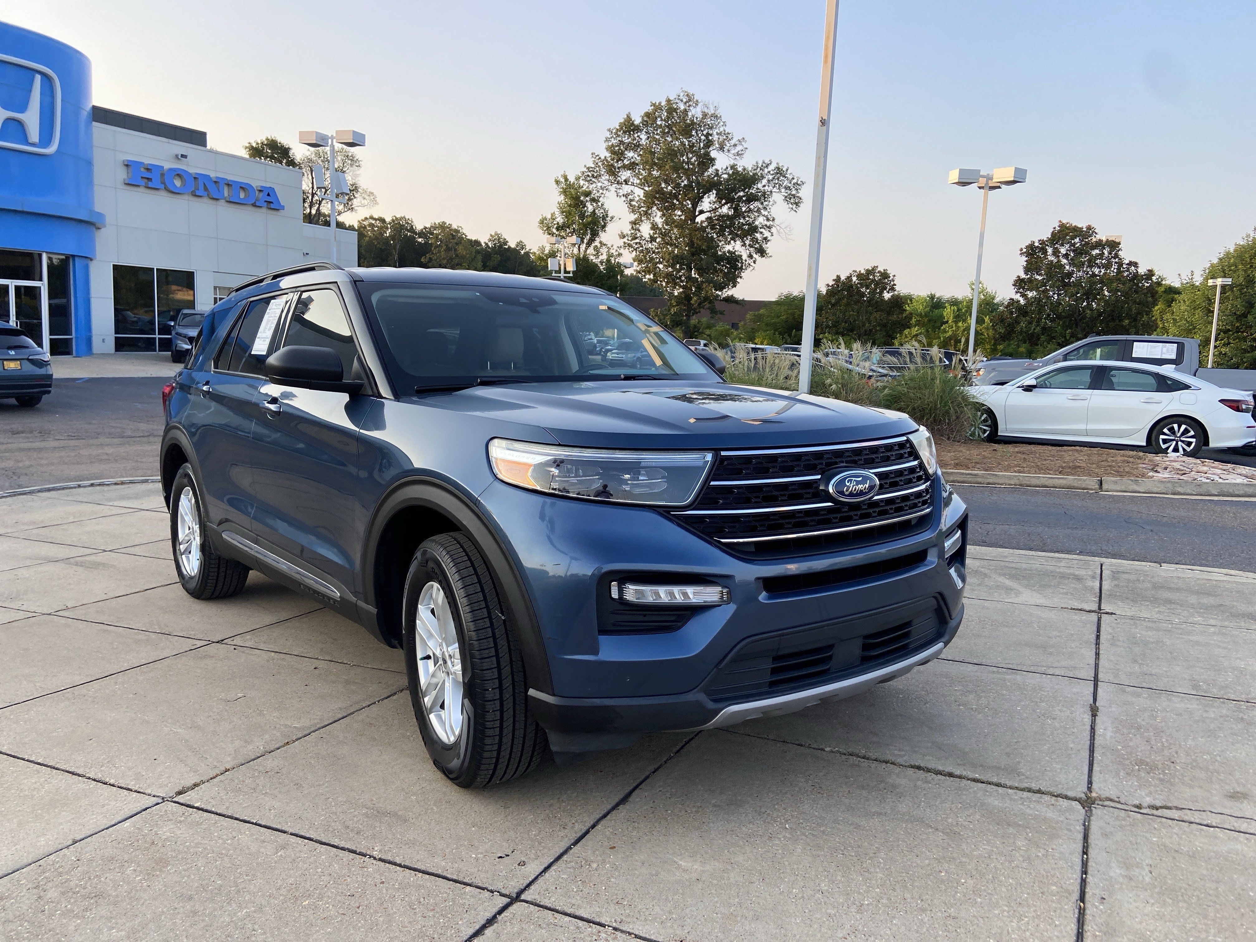 Used 2020 Blue Metallic Ford XLT image 2