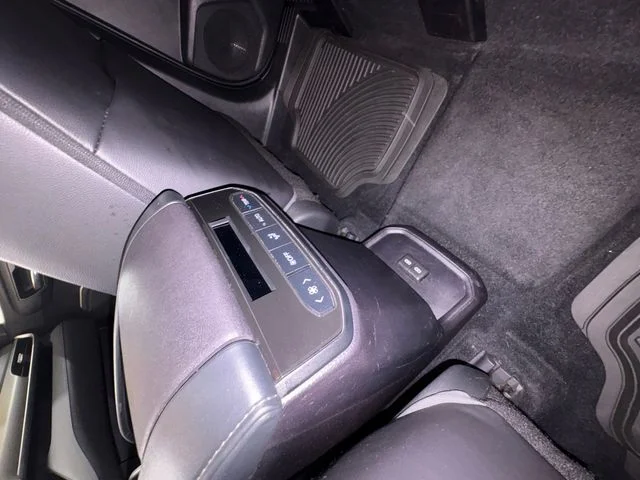 Used 2022  Toyota XLE image 21